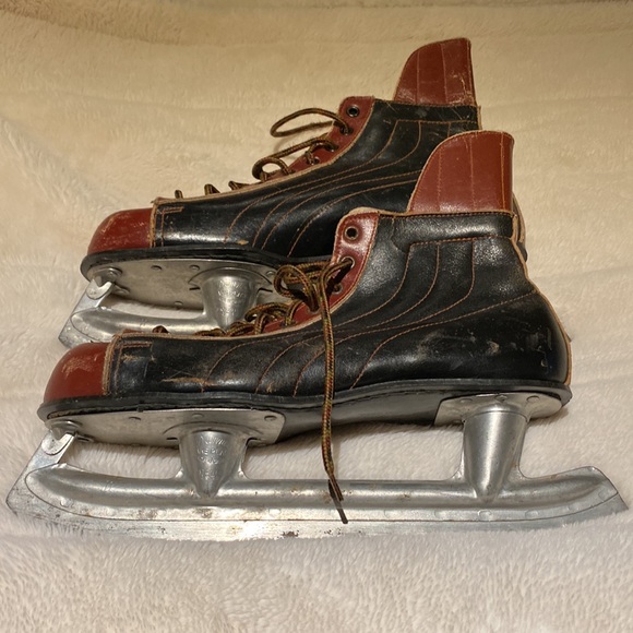 Vintage Dunne’s Leather Skates - Picture 2 of 9